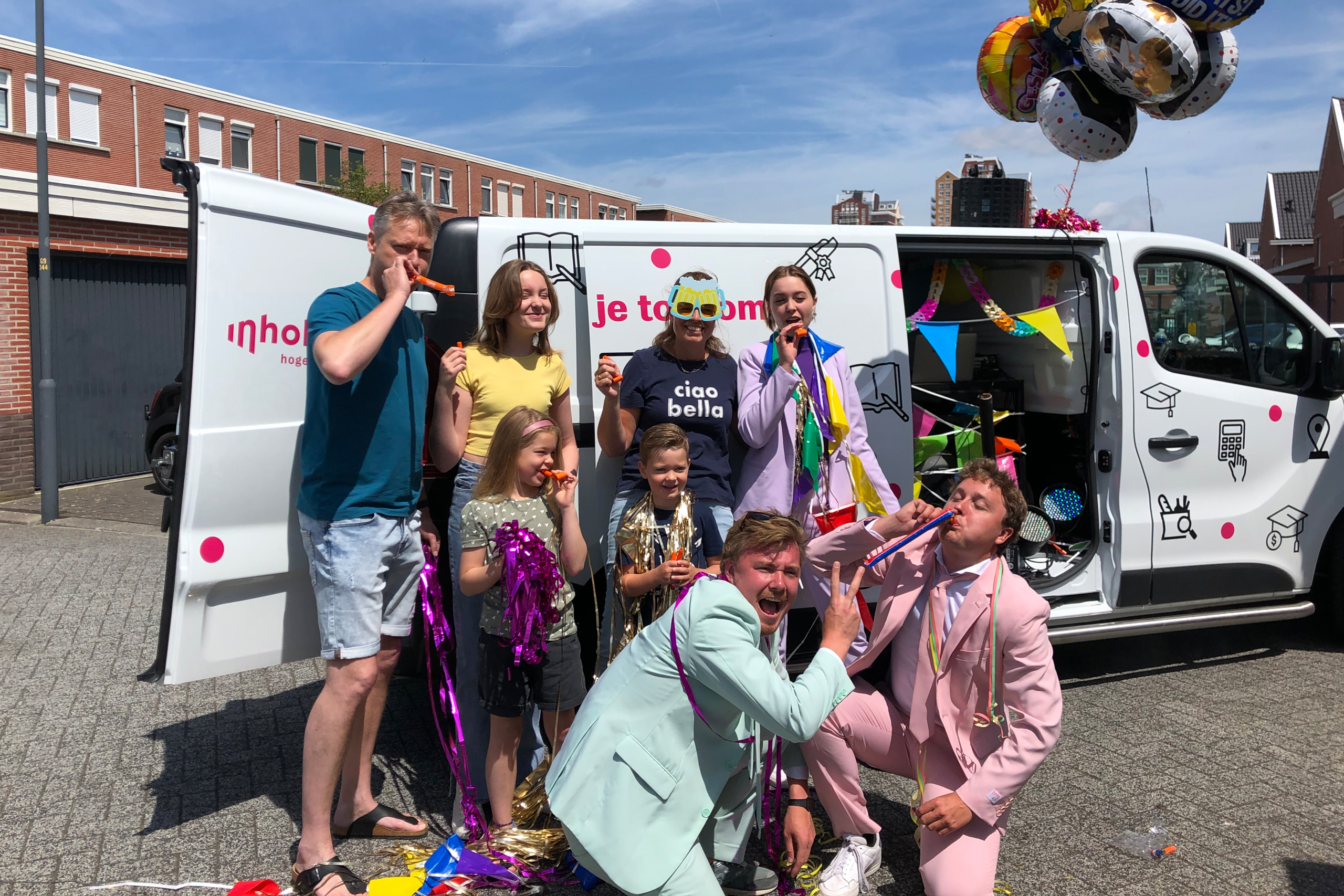 De feestbus van Inholland op bezoek bij nieuwe studenten!